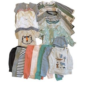 24 PIECE 0-3 month BABY BUNDLE UNISEX BOY GIRL EUC 🩵🩷🤍 pajamas pjs clothes
